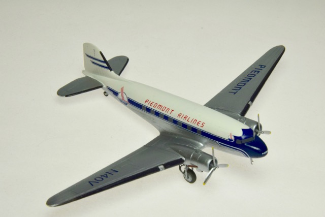 DC-3, Piedmont Airlines (Minicraft 1/144)
