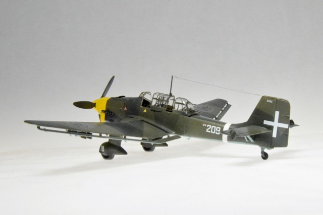 Ju-87B Stuka (Airfix 1/72)
This is the new AIRFIX 1/72 scale Ju-87B Stuka in Italian markings, previously flown by Luftwaffe. Model is built essentially out of the box with the exception of seat belts for the gunner.
