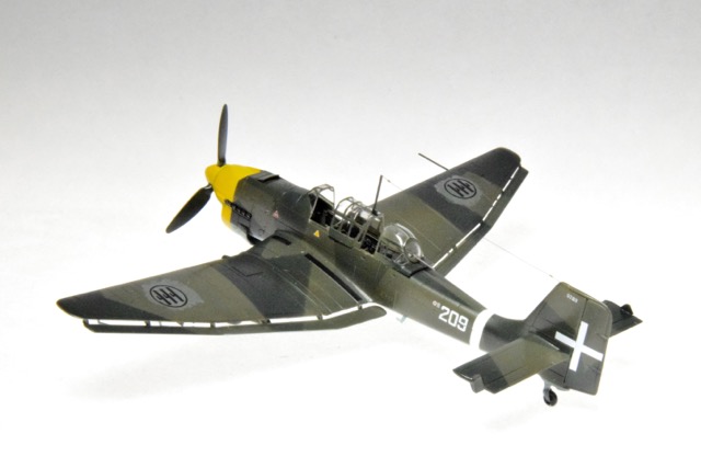 Ju-87B Stuka (Airfix 1/72)
This is the new AIRFIX 1/72 scale Ju-87B Stuka in Italian markings, previously flown by Luftwaffe. Model is built essentially out of the box with the exception of seat belts for the gunner.
