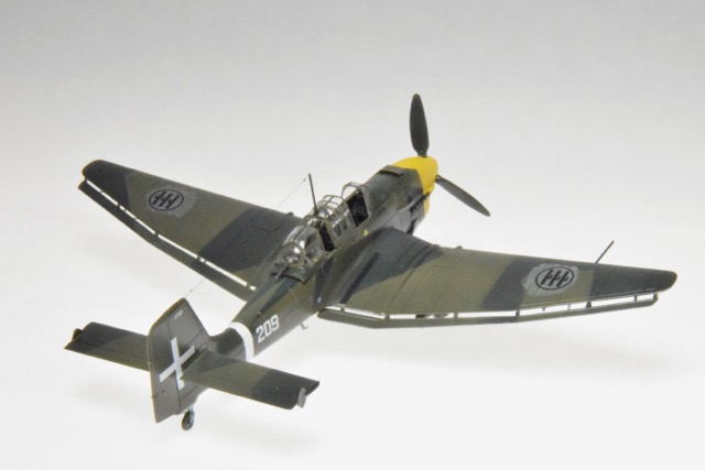 Ju-87B Stuka (Airfix 1/72)
This is the new AIRFIX 1/72 scale Ju-87B Stuka in Italian markings, previously flown by Luftwaffe. Model is built essentially out of the box with the exception of seat belts for the gunner.
