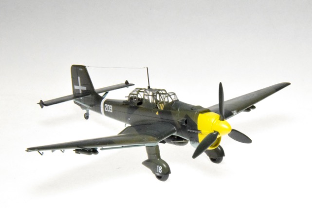 Ju-87B Stuka (Airfix 1/72)
This is the new AIRFIX 1/72 scale Ju-87B Stuka in Italian markings, previously flown by Luftwaffe. Model is built essentially out of the box with the exception of seat belts for the gunner.
