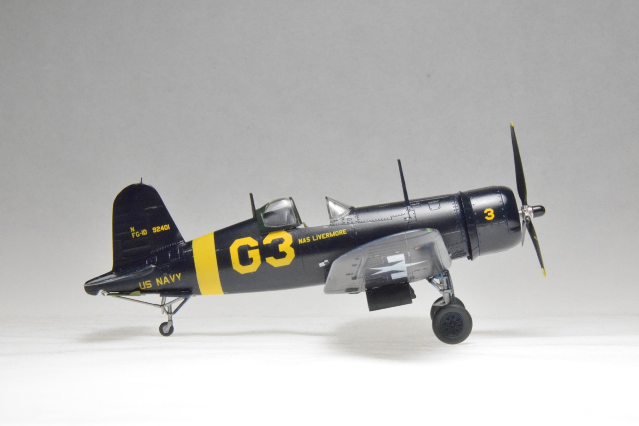 F4U-1D Corsair (Tamiya 1/72)
This is the 1/72 Tamiya F4U-1D Corsair, done in Naval Reserve markings, NAS Livermore, ca. 1946. Decals are from Marks Decals.
