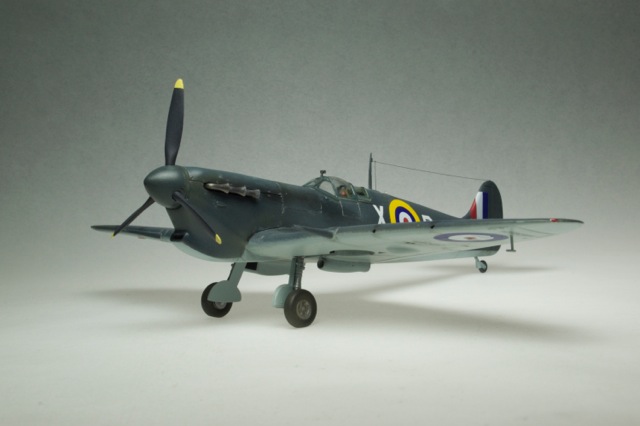 Spitfire Vb (1/48 Airfix)
Flown on Malta in July 1942 by Flight Lt. Ray Hesselyn,  249 Sqdn.
