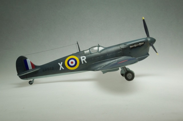 Spitfire Vb (1/48 Airfix)
Flown on Malta in July 1942 by Flight Lt. Ray Hesselyn,  249 Sqdn.
