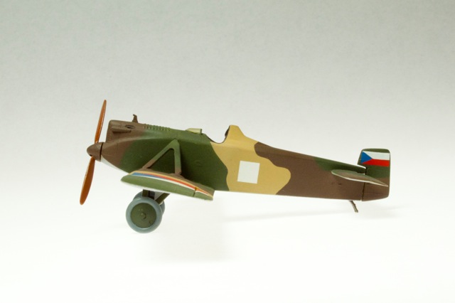 AVIA BH-3 (KP 1/72)
Markings are from the Military Flying School, Cheb, Czechoslovakia, 1921.
