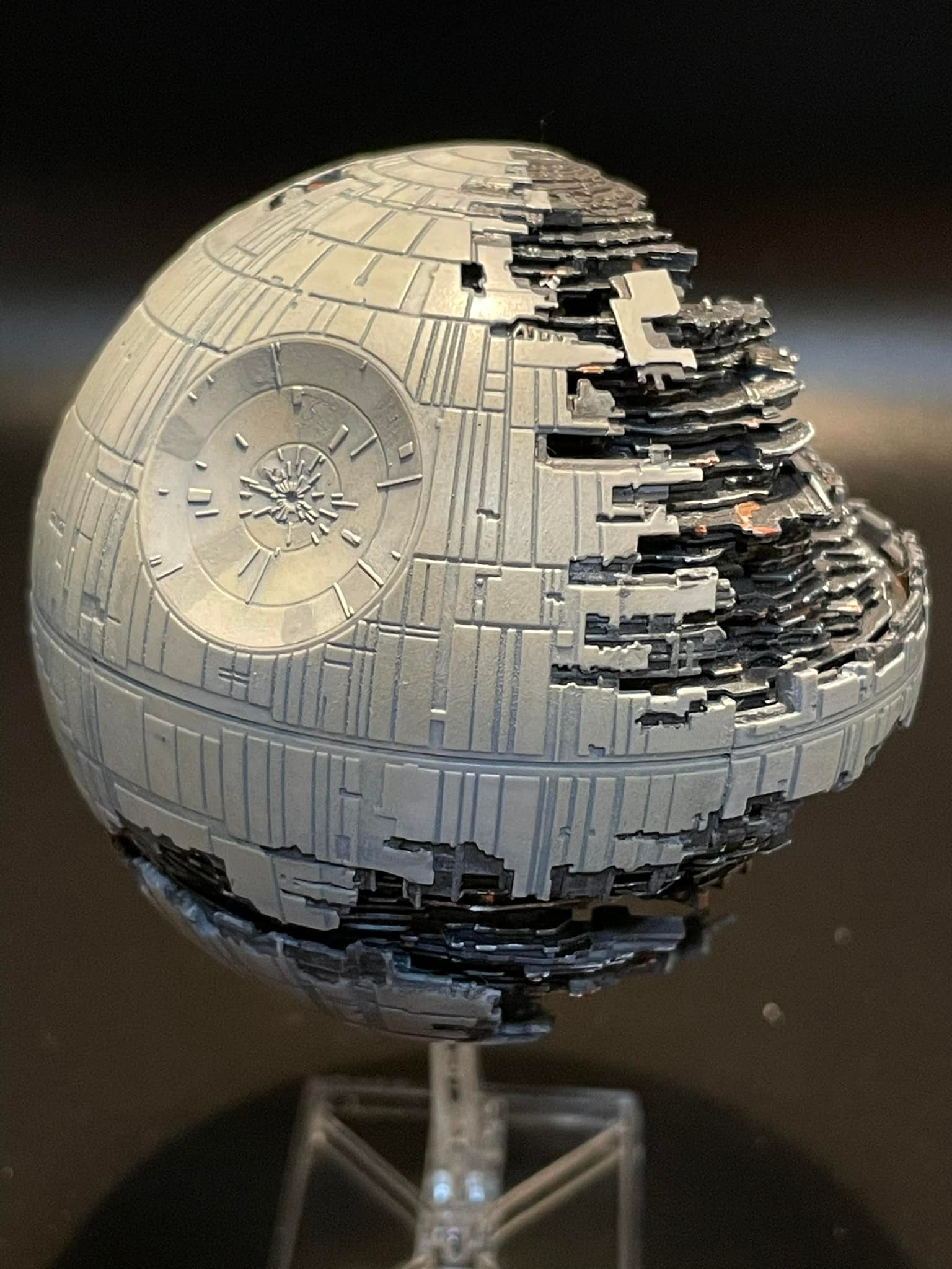 Death Star II (Ban Dai 1/2,700,000)
