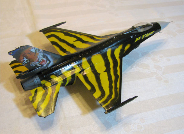 F-16A (1/48 Revell Germany)
The markings are for Belgian Air Force #31 Tiger Sqdn.  as this aircraft appeared at the 1998 NATO Tigermeet.
