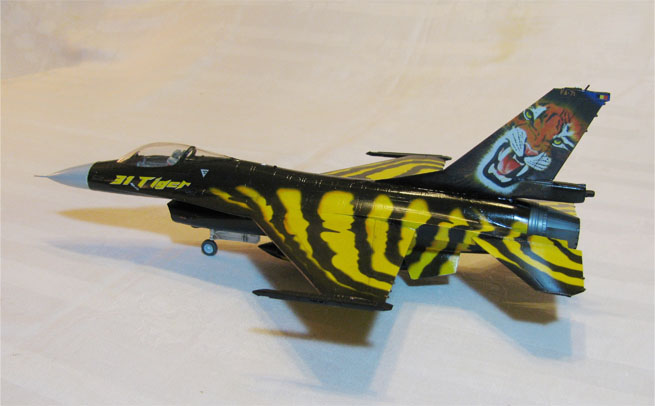 F-16A (1/48 Revell Germany)
The markings are for Belgian Air Force #31 Tiger Sqdn.  as this aircraft appeared at the 1998 NATO Tigermeet.
