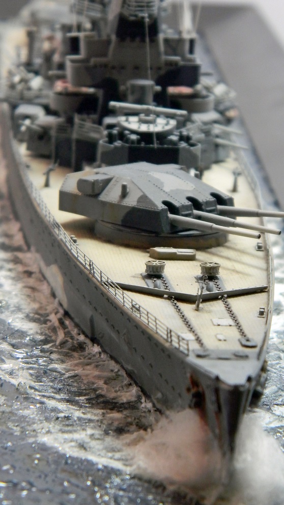 Graf Spee (Trumpeter 1/350)
Photo etch is White Ensign and Eduard sets for the ship.
