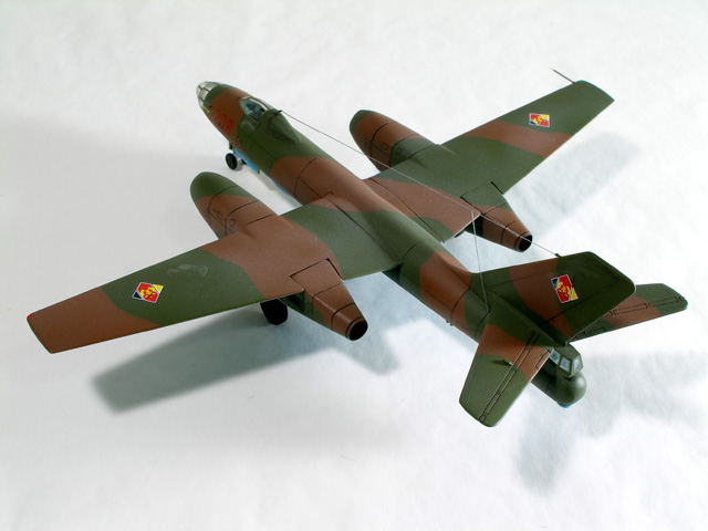 IL-28 Beagle (Tamiya 1/100)
Box stock built in East German target tow marking
