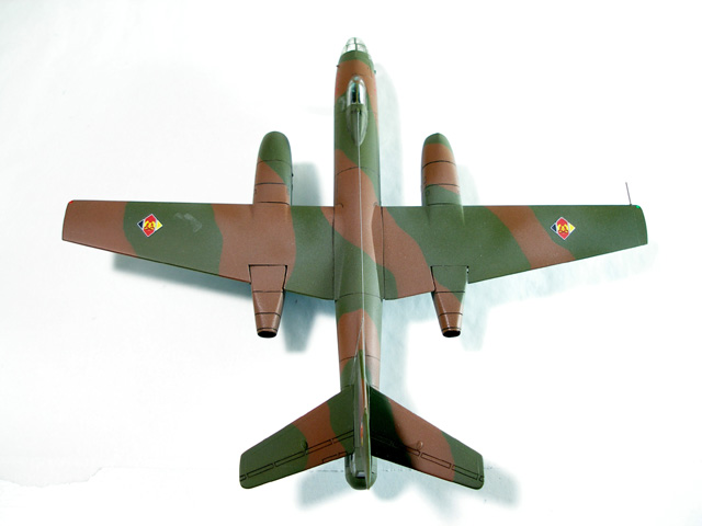 IL-28 Beagle (Tamiya 1/100)
Box stock built in East German target tow marking
