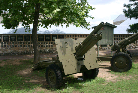 British 25 Pound Gun
