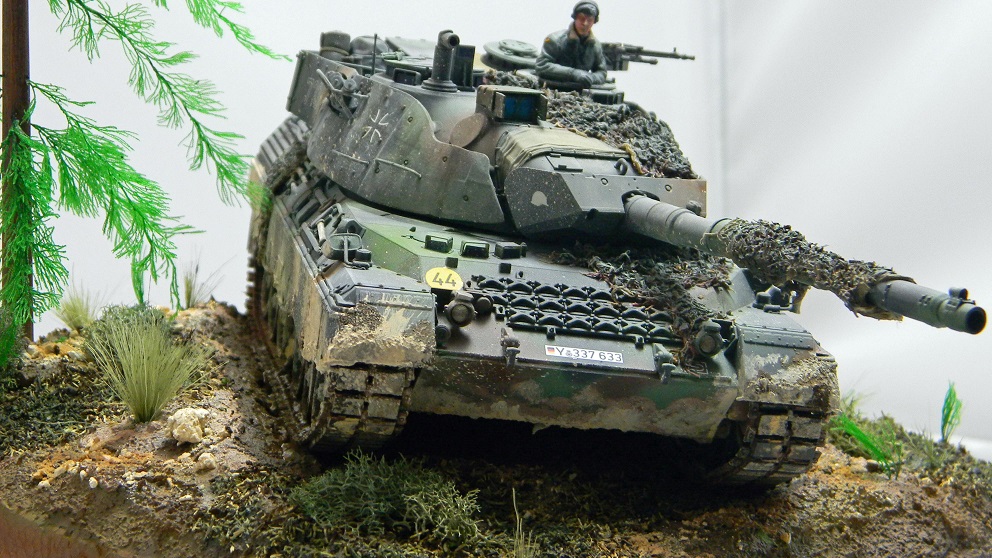 Leopard 1A5 (Meng 1/35 with Tank Commander by Valkyrie)
