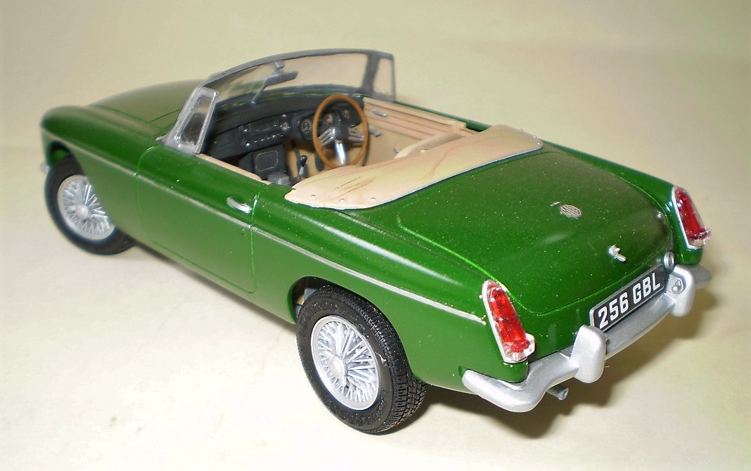 1968 MGB (Aoshima 1/24)
