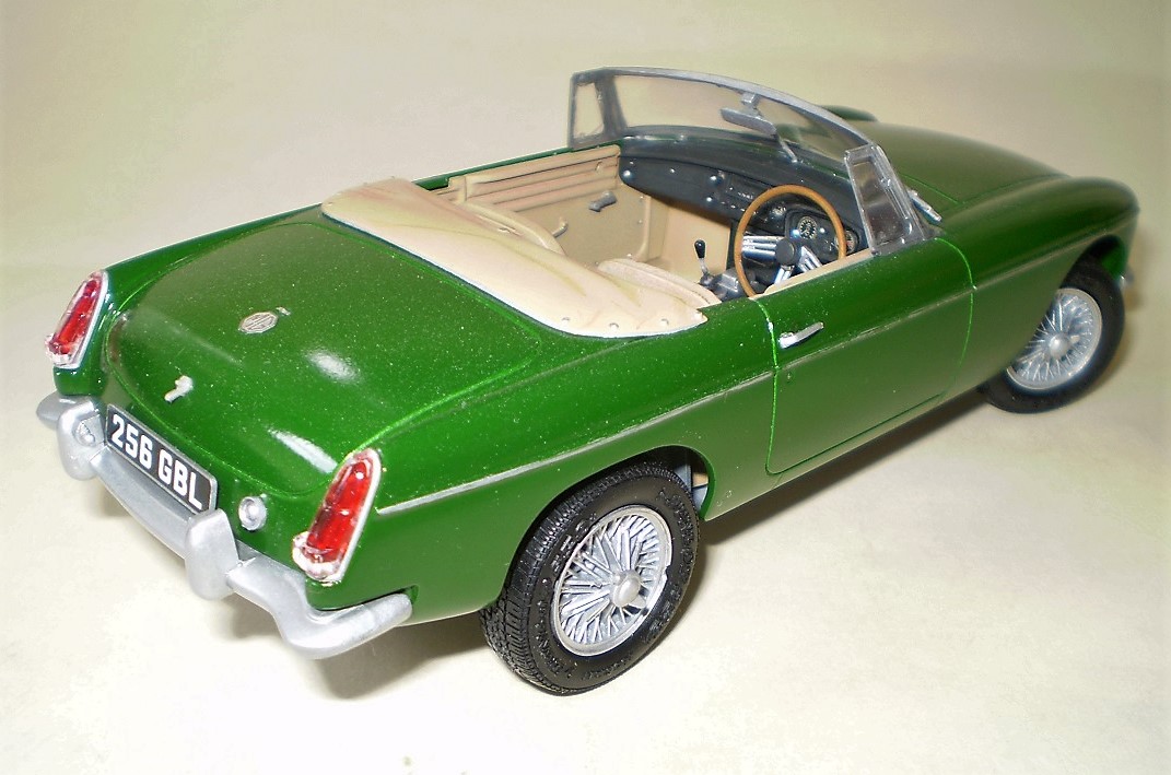 1968 MGB (Aoshima 1/24)
