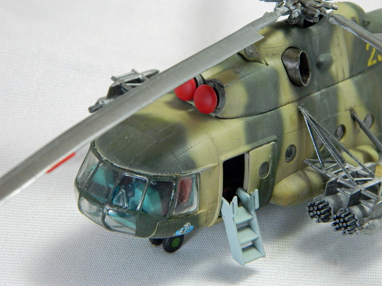 MI-8 Assault Helicopter (Zvezda 1/72)
