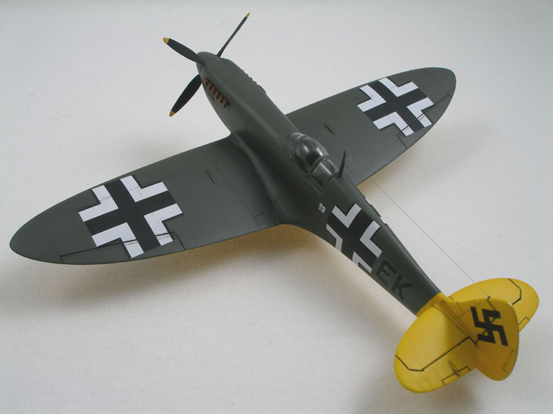 Captured Spitfire PR.XI T9+EK
T9+EK was a captured Spitfire PR.XI used by the German training unit "Zirkus Rosarius" in 1944. This is a 1/72 MPM kit with markings from OOP Cutting Edge and Ventura decal sheets.
