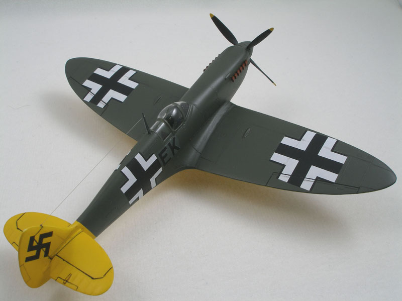 Captured Spitfire PR.XI T9+EK
T9+EK was a captured Spitfire PR.XI used by the German training unit "Zirkus Rosarius" in 1944. This is a 1/72 MPM kit with markings from OOP Cutting Edge and Ventura decal sheets.
