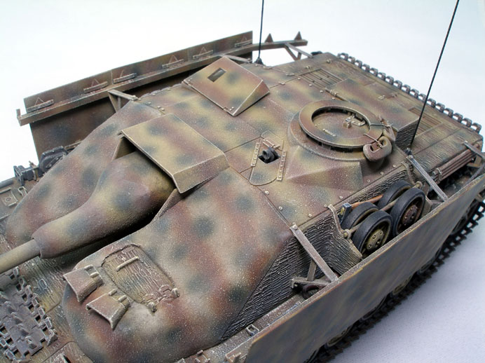 Sturmgeschtz IV
OOB Italeri 1/35 StuG IV with DML plastic tracks. Schrzen brackets were Eduard PE parts. Zimmerit were made with Squadron Putty mixed with Testors Liquid Cement. The concrete armors were scratchbuilt with A+B putty.
