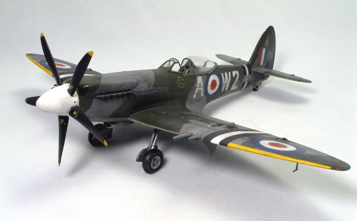 Spitfire F Mk.24 (RAF 80 Sqn) (Airfix 1/48)
