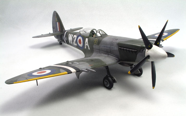 Spitfire F Mk.24 (RAF 80 Sqn) (Airfix 1/48)
