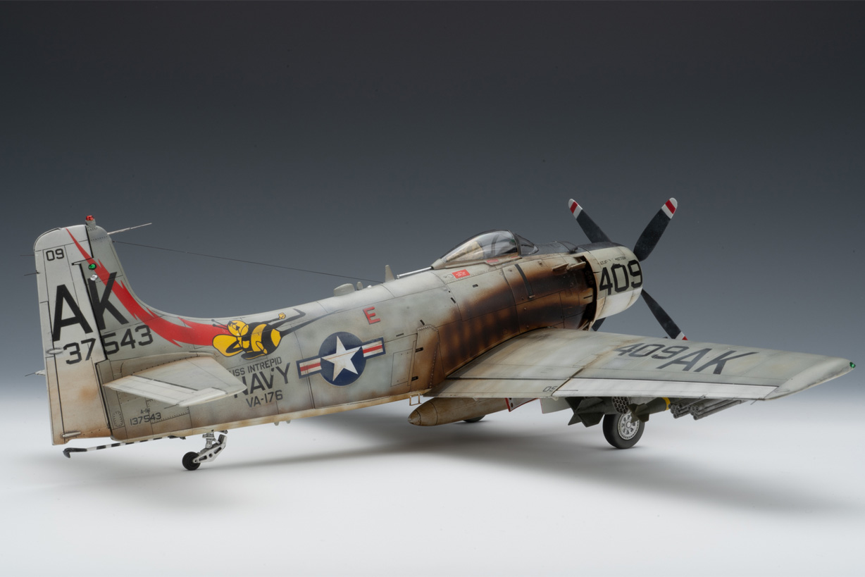 Douglas A-1 Skyraider (Tamiya 1/48
