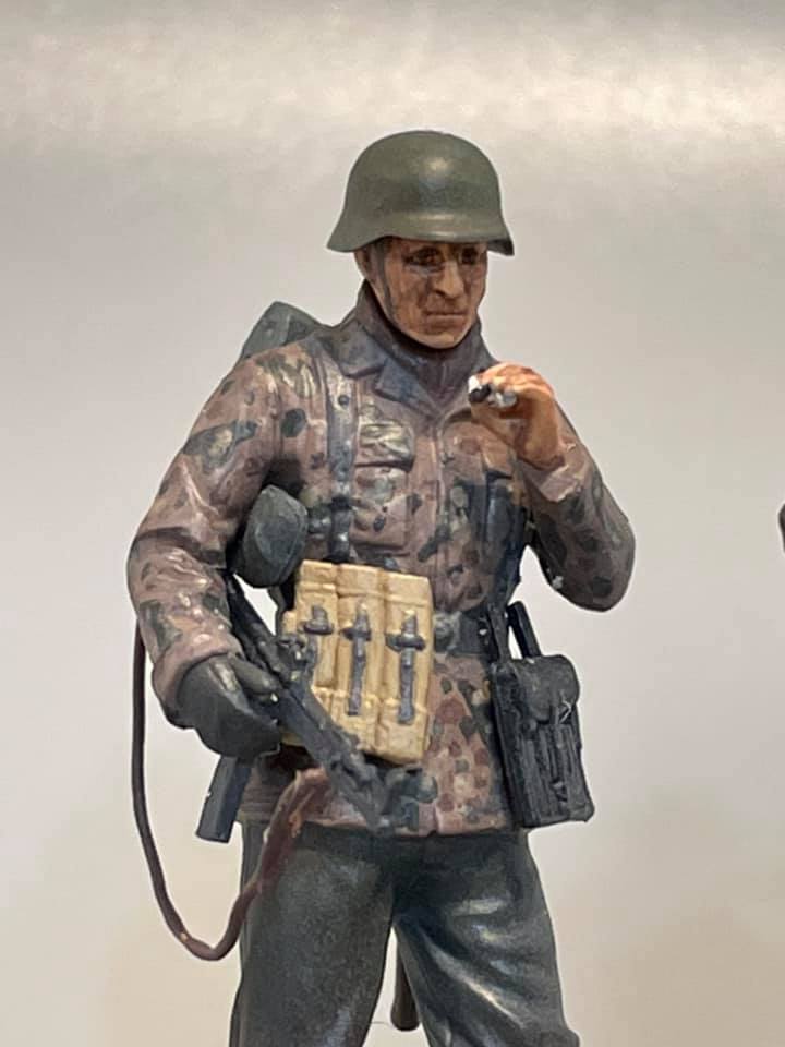 Smoke Break in The Ardennes (Dragon 1/35)
