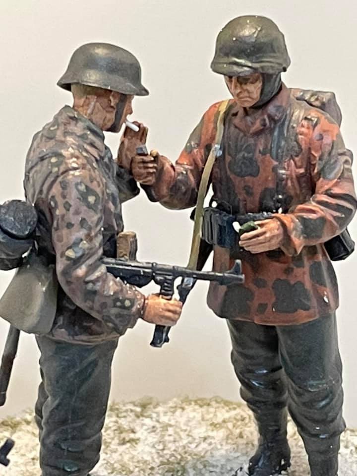 Smoke Break in The Ardennes (Dragon 1/35)
