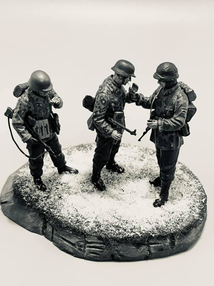 Smoke Break in The Ardennes (Dragon 1/35)
