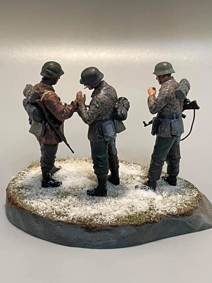 Smoke Break in The Ardennes (Dragon 1/35)
