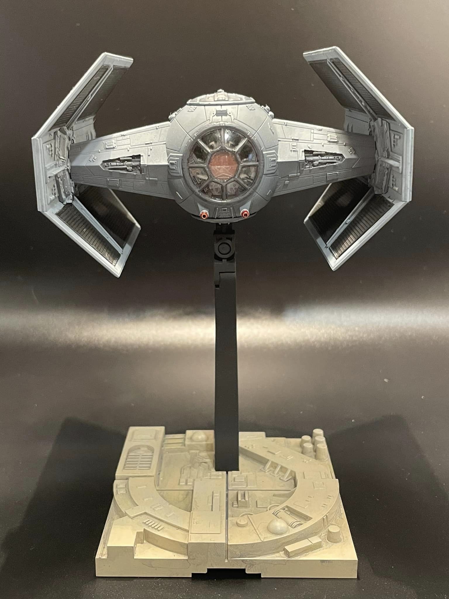 TIE Advanced X1 (Vader’s personal fighter) (Ban Dai 1/72)
