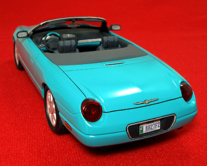 Ford 2003 Thunderbird (1/25 Revell, OOB)
