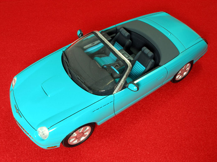 Ford 2003 Thunderbird (1/25 Revell, OOB)
