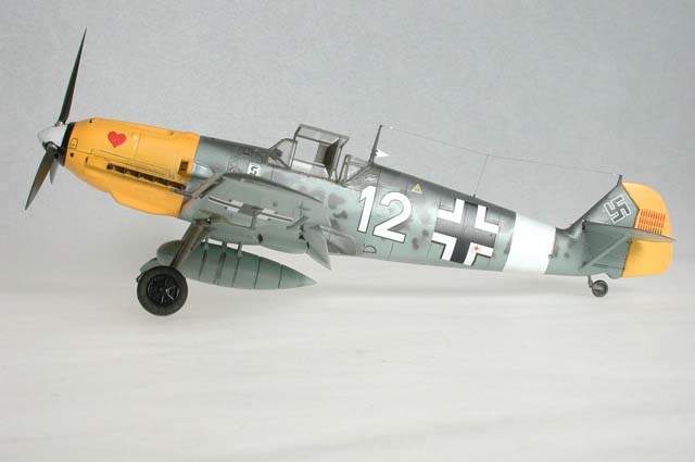 BF 109E-4/7 (Tamiya 1/48)
I added a resin seat with molded-on belts, otherwise it's out of the box.
