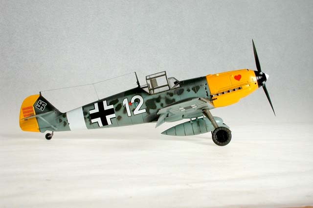 BF 109E-4/7 (Tamiya 1/48)
I added a resin seat with molded-on belts, otherwise it's out of the box.
