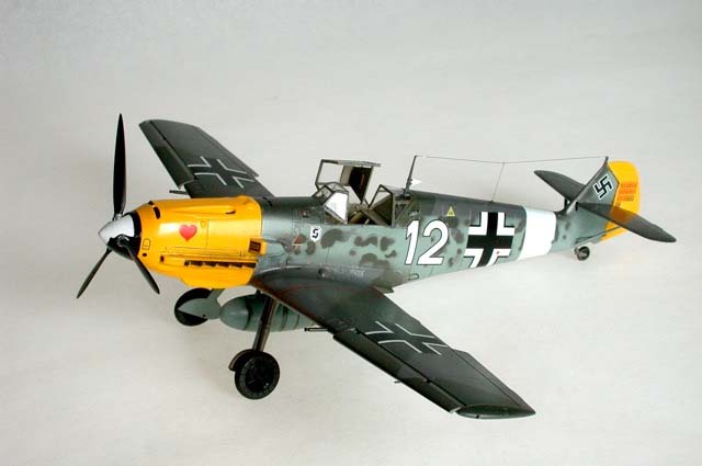 BF 109E-4/7 (Tamiya 1/48)
I added a resin seat with molded-on belts, otherwise it's out of the box.
