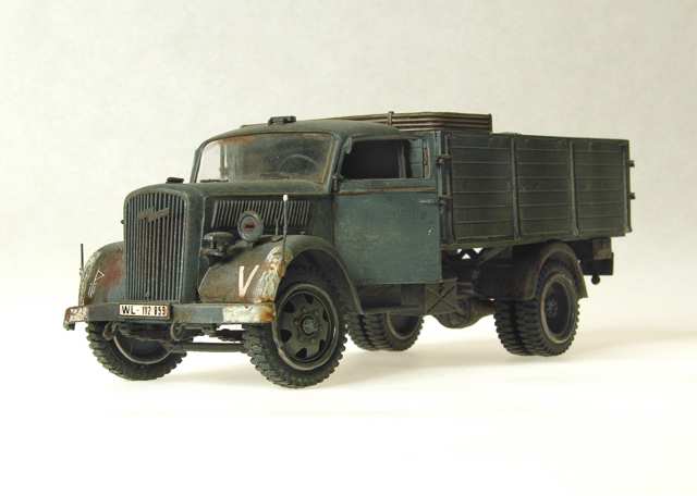 Opel Blitz German Luftwaffe supply vehicle (1/35 Testors/Italeri)
