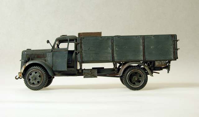 Opel Blitz German Luftwaffe supply vehicle (1/35 Testors/Italeri)
