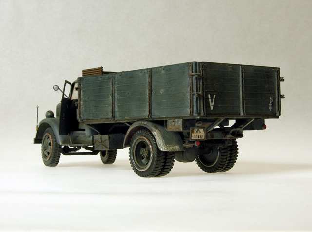 Opel Blitz German Luftwaffe supply vehicle (1/35 Testors/Italeri)
