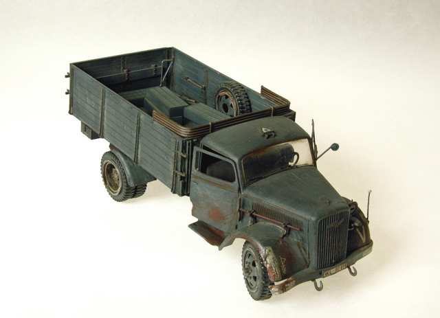 Opel Blitz German Luftwaffe supply vehicle (1/35 Testors/Italeri)
