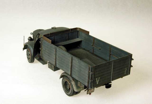 Opel Blitz German Luftwaffe supply vehicle (1/35 Testors/Italeri)
