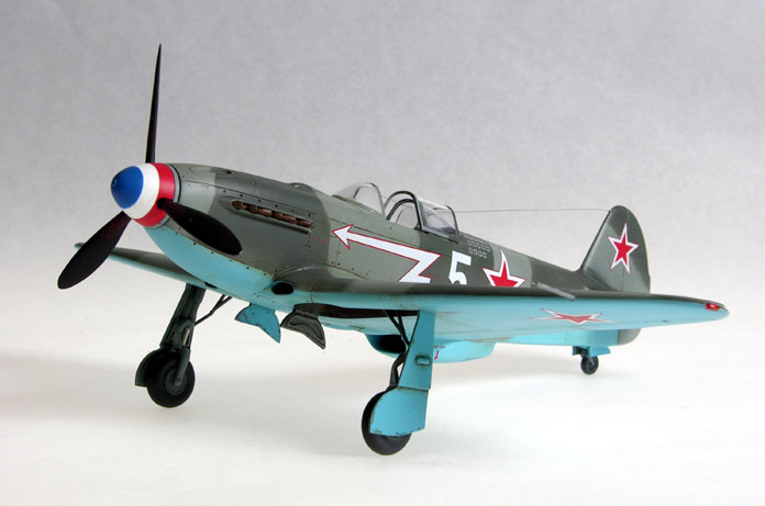 Yak 3 (1/48 Eduard)
Yak 3 of the Normandie Niemen squadron, a French group of volunteers who fought with the Russians during WWII. The kit is pretty much OOB except for some cockpit "enhancements" that you can't see very well.
