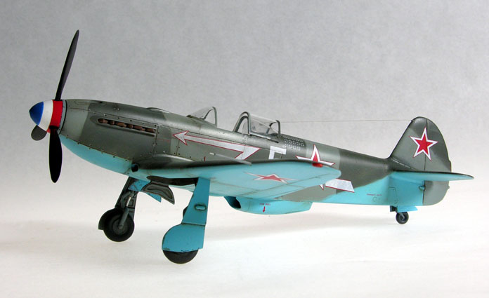 Yak 3 (1/48 Eduard)
Yak 3 of the Normandie Niemen squadron, a French group of volunteers who fought with the Russians during WWII. The kit is pretty much OOB except for some cockpit "enhancements" that you can't see very well.
