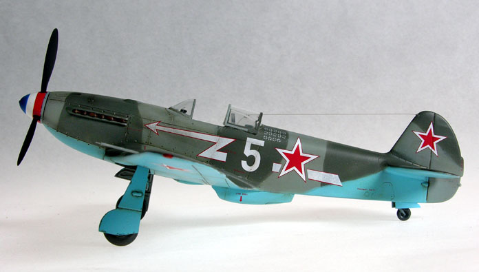 Yak 3 (1/48 Eduard)
Yak 3 of the Normandie Niemen squadron, a French group of volunteers who fought with the Russians during WWII. The kit is pretty much OOB except for some cockpit "enhancements" that you can't see very well.
