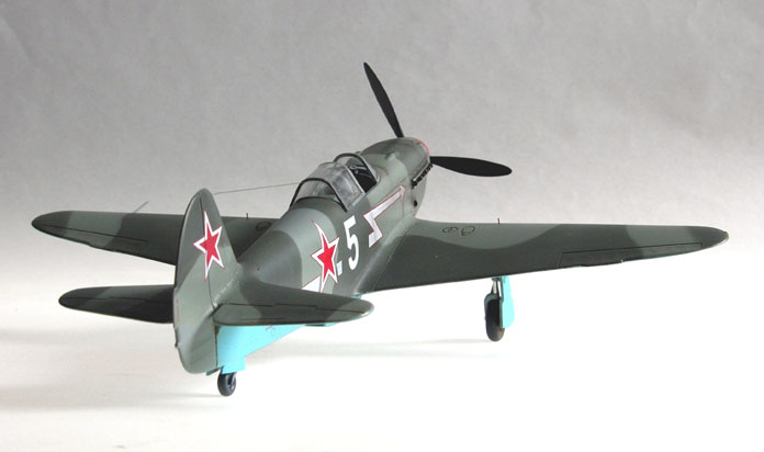 Yak 3 (1/48 Eduard)
Yak 3 of the Normandie Niemen squadron, a French group of volunteers who fought with the Russians during WWII. The kit is pretty much OOB except for some cockpit "enhancements" that you can't see very well.
