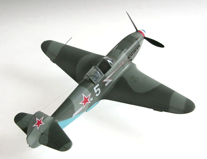 Yak 3 (1/48 Eduard)
Yak 3 of the Normandie Niemen squadron, a French group of volunteers who fought with the Russians during WWII. The kit is pretty much OOB except for some cockpit "enhancements" that you can't see very well.
