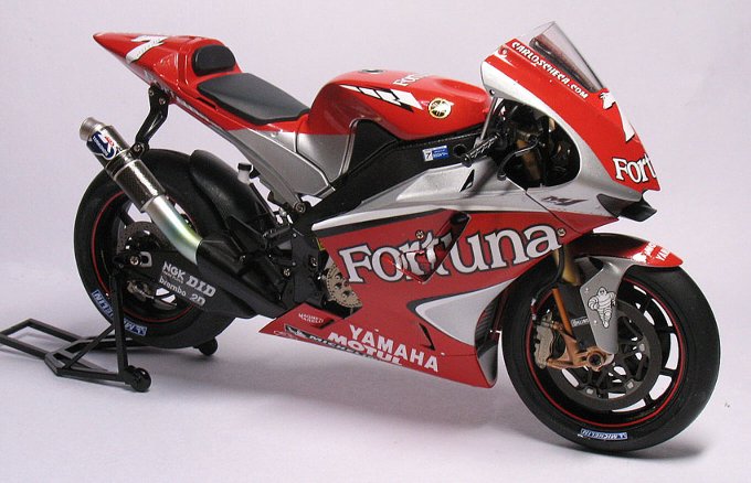 Fortuna YZR-M1 04 (1/12 Tamiya)
