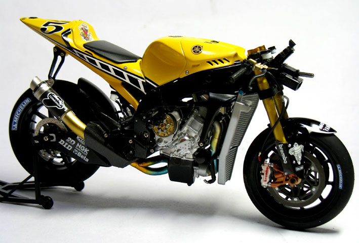 Yamaha YZR M1 '05 "Inter Color" (Tamiya 1/12)
